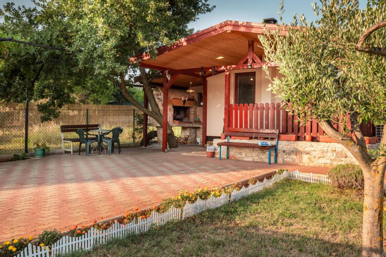 Вилла Funny House Пула Экстерьер фото